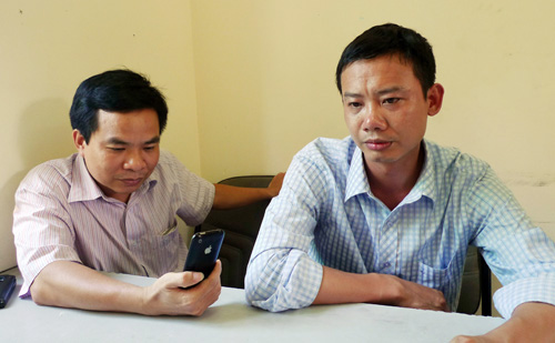 Hai nhà báo Nguyễn Ngọc Năm và Hán Phi Long trong buổi trao đổi với phóng viên báo NTNN. 